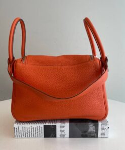 Alternative view of Hermes Taurillon Clemence Lindy 26 Orange Poppy